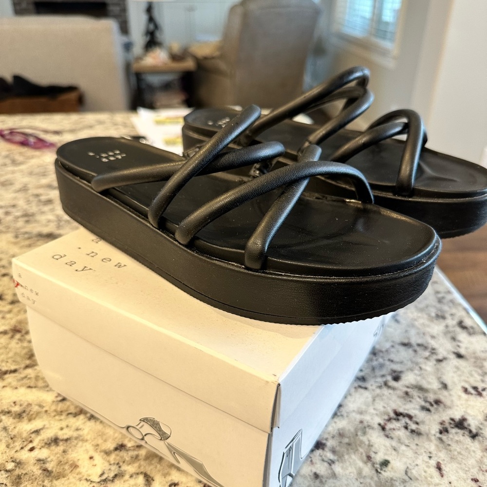 A New Day Dory Platform Sandal Target Black Almost New 7.5